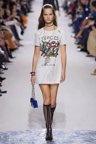 Look 30
